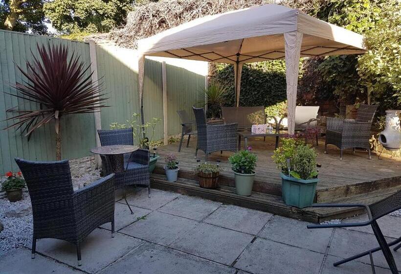 הוסטל Jolly Sailor