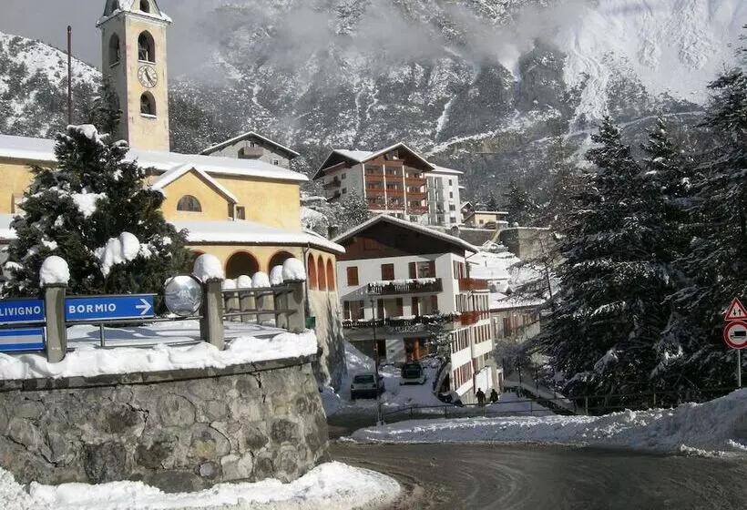 Hotelli Albergo Alpina