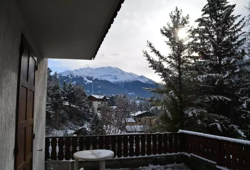 Hotelli Albergo Alpina