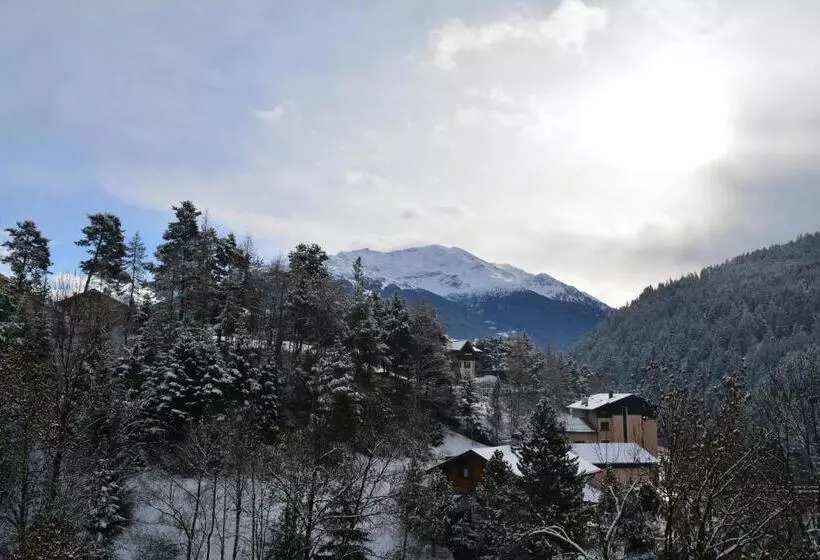 Hotelli Albergo Alpina