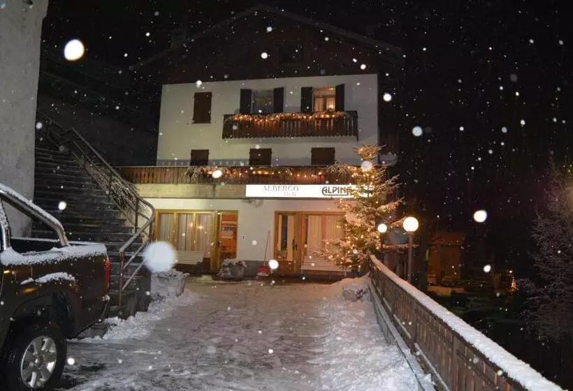 Hotelli Albergo Alpina