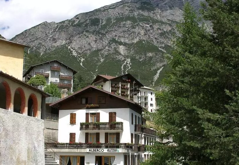 Hotelli Albergo Alpina