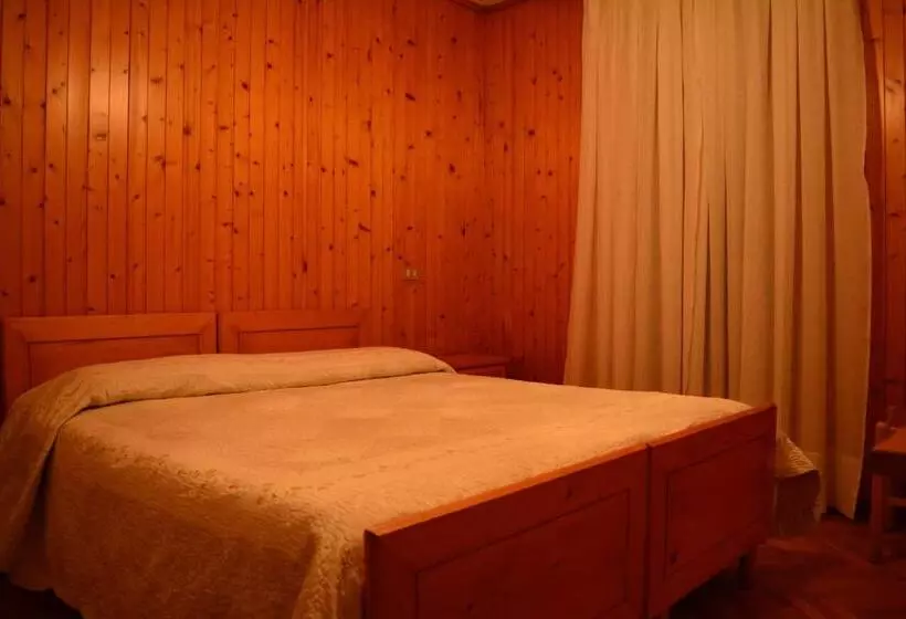 Hotelli Albergo Alpina