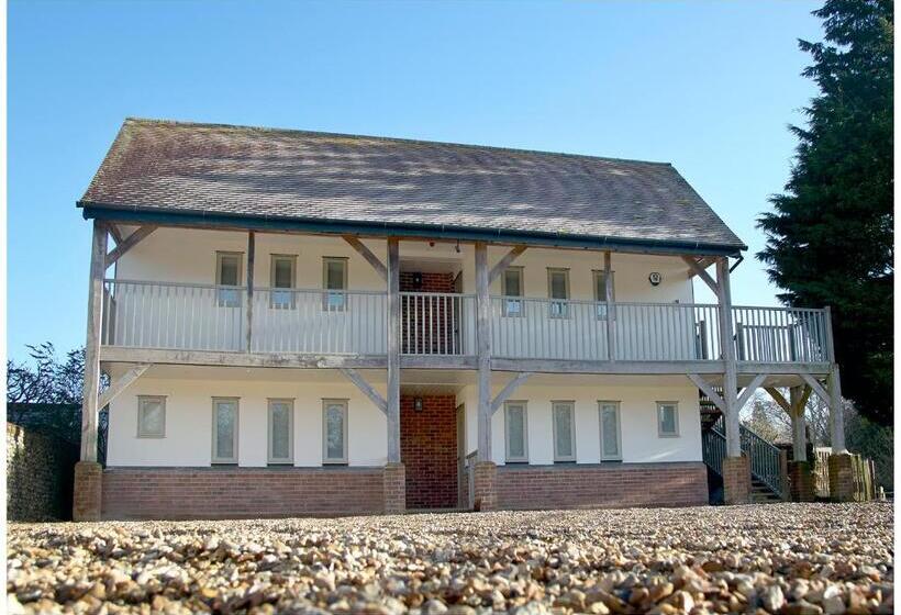 ホテル The Three Hills