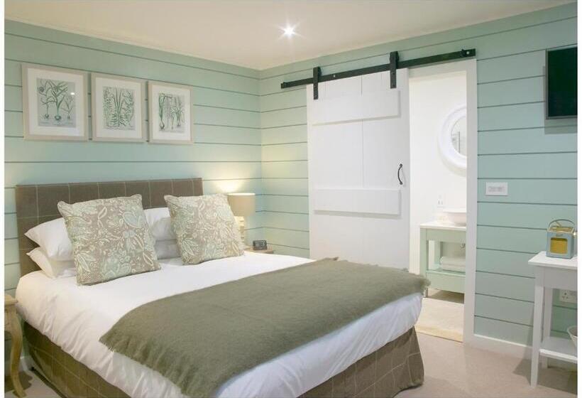 ホテル The Three Hills