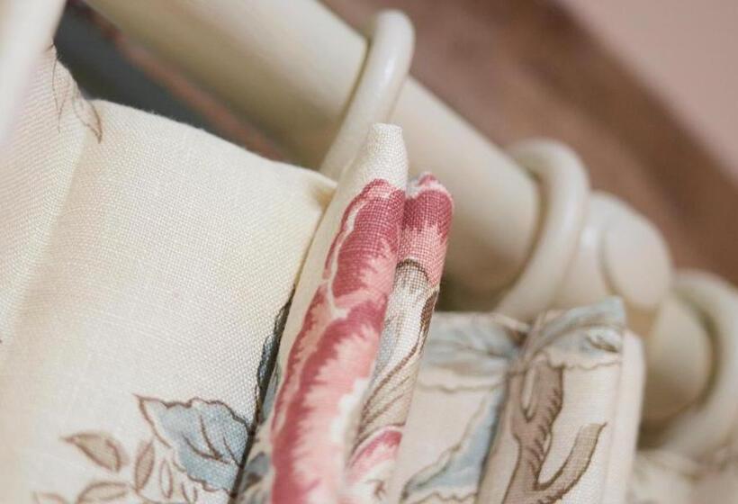 ホテル The Three Hills