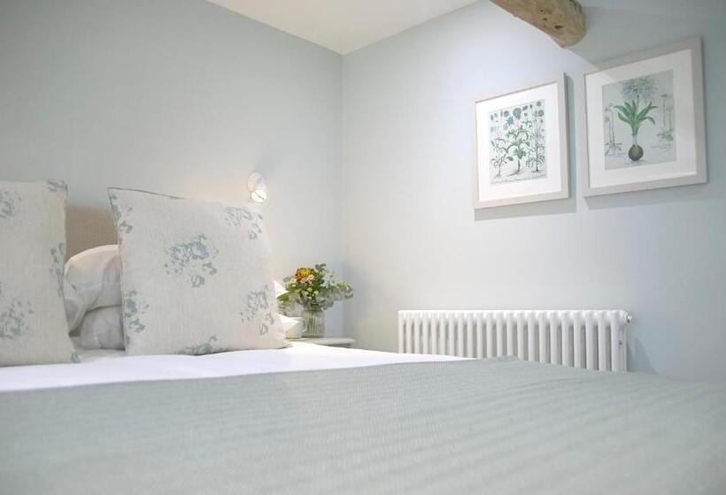 ホテル The Three Hills