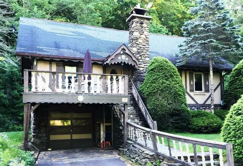 Lomakeskus Slide Mountain Forest House