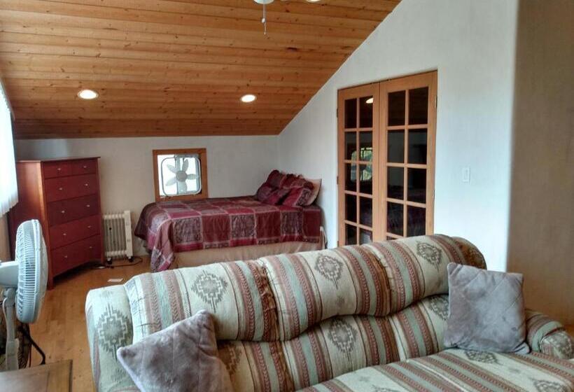 Shady Brook Inn Village/resort