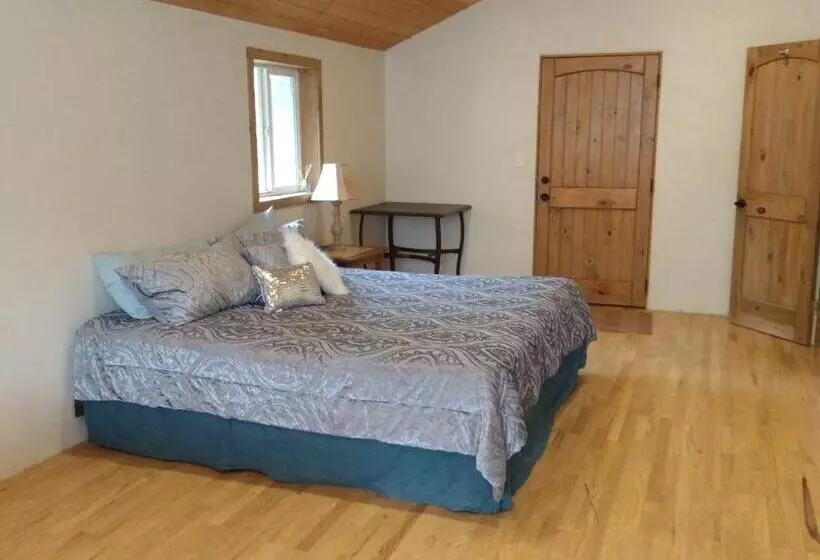 Shady Brook Inn Village/resort