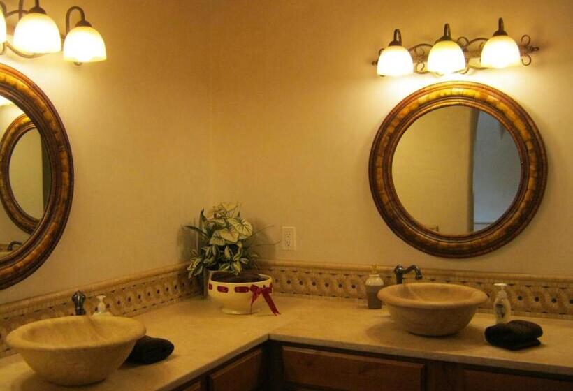 Shady Brook Inn Village/resort