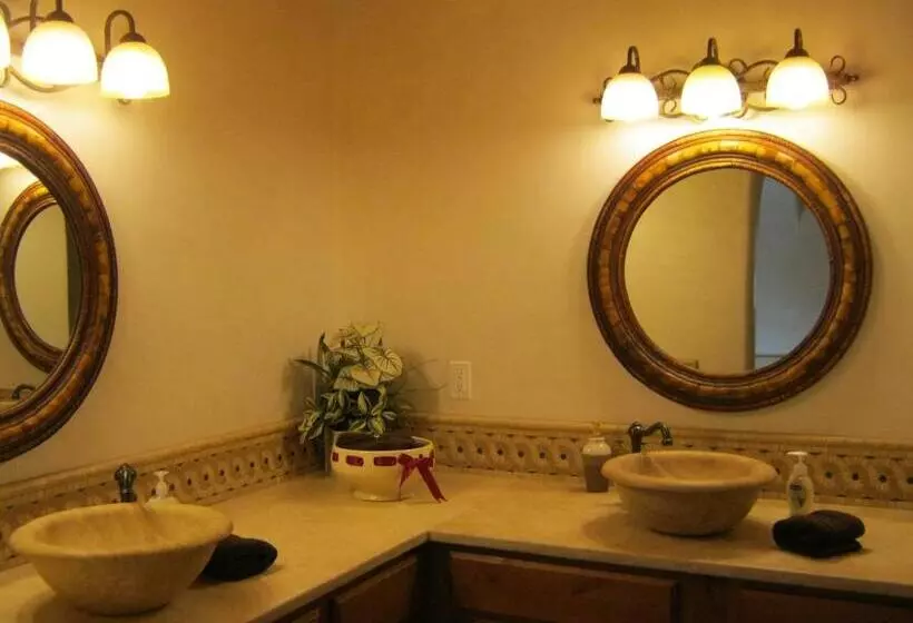 Shady Brook Inn Village/resort