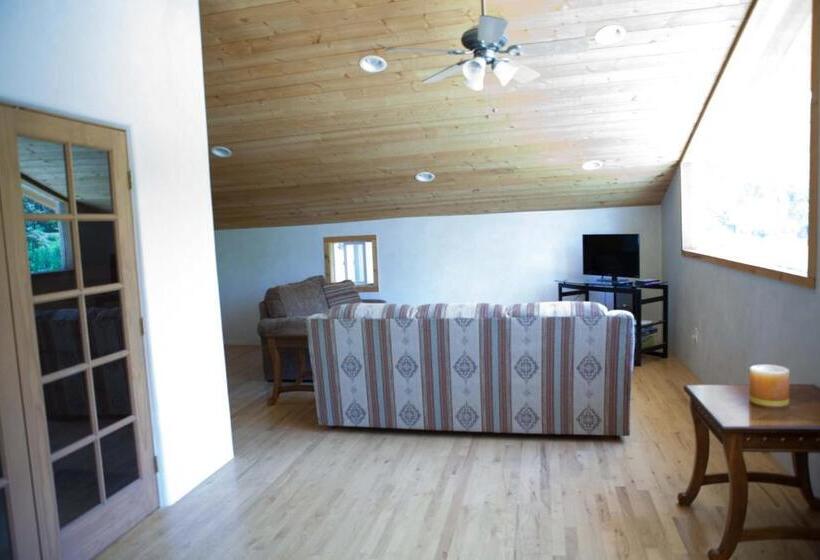 Shady Brook Inn Village/resort