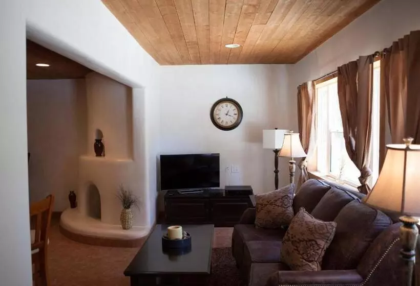 Shady Brook Inn Village/resort