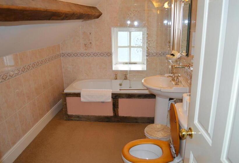 فندق صغير Brigands Inn