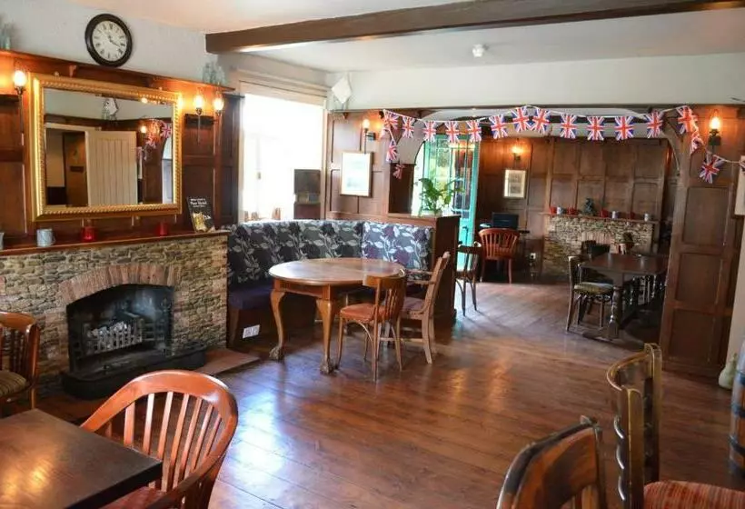 Retkeilymaja The Feathers