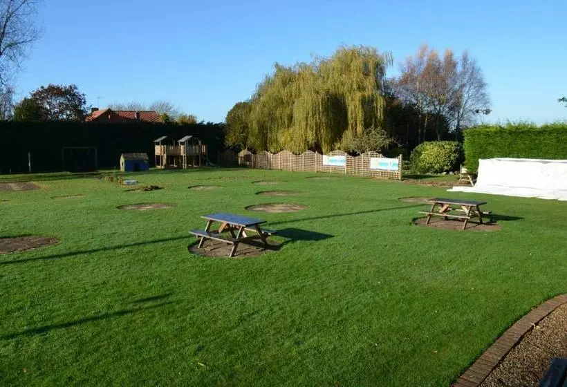 Retkeilymaja The Feathers