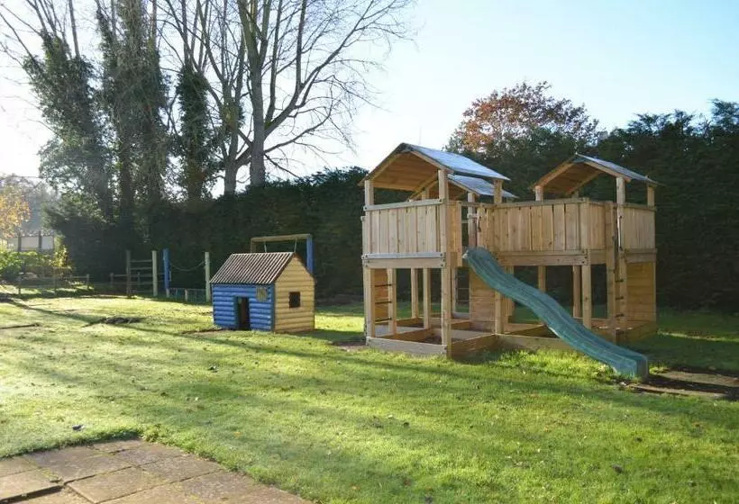 Retkeilymaja The Feathers