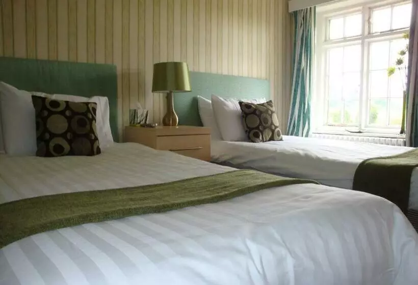 Retkeilymaja The Feathers