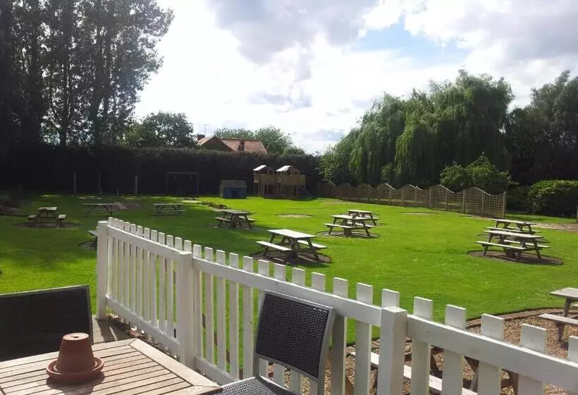 Retkeilymaja The Feathers