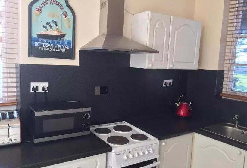 Retkeilymaja The Feathers