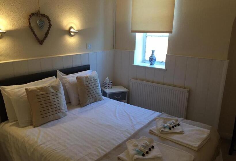 فندق صغير The Feathers