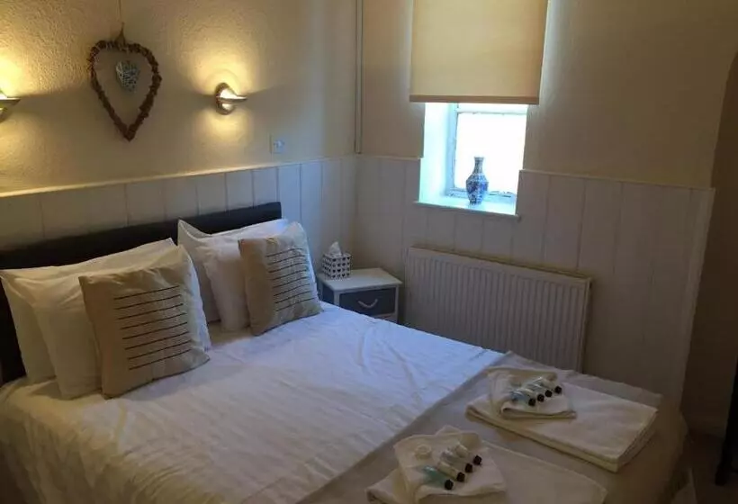 Retkeilymaja The Feathers