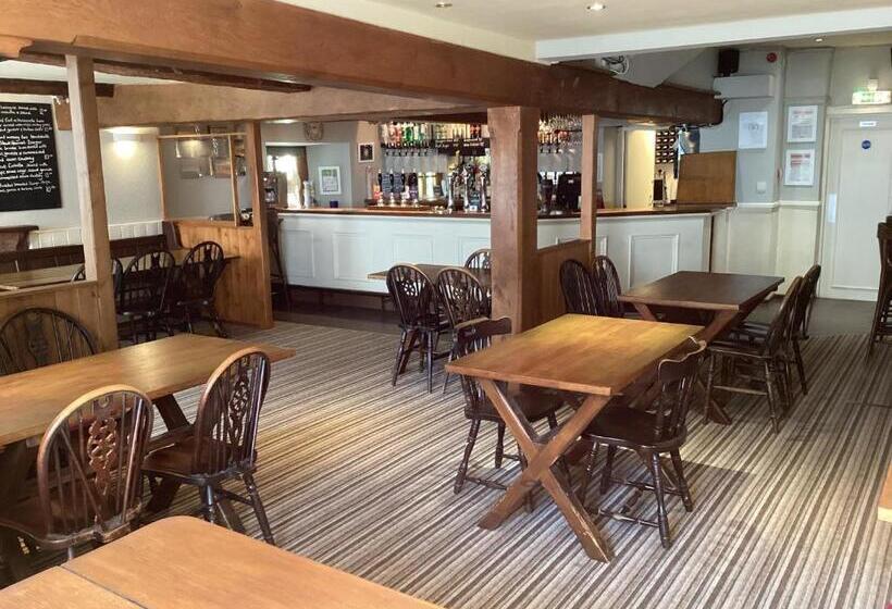 הוסטל The Silverton Inn