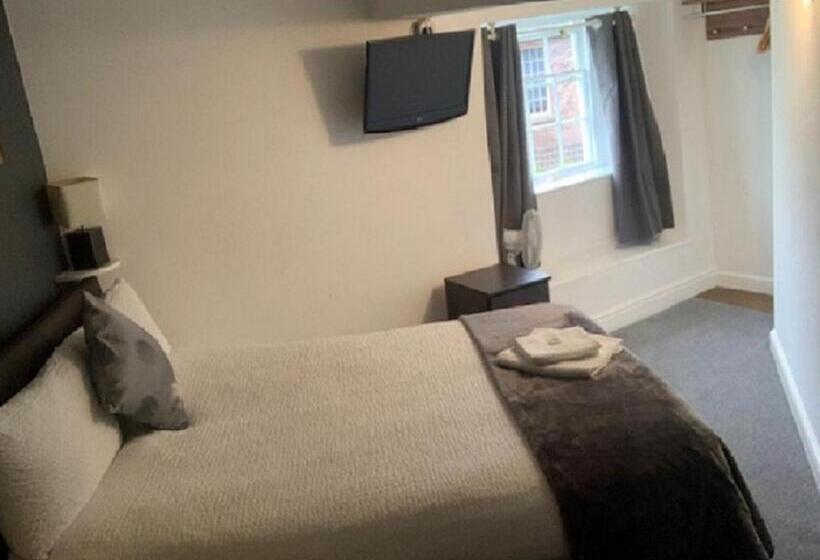 הוסטל The Silverton Inn