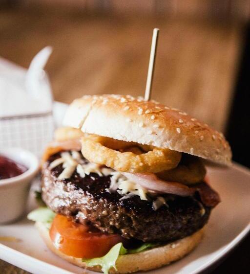 הוסטל The Silverton Inn