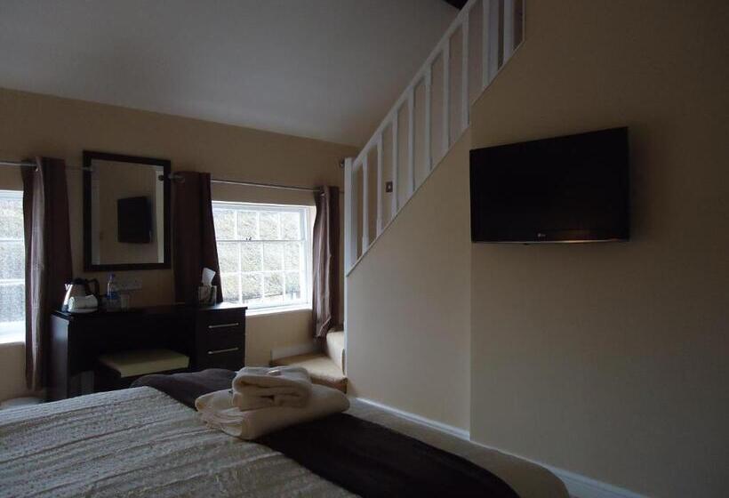 הוסטל The Silverton Inn