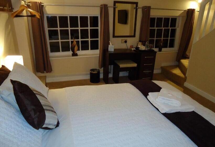 הוסטל The Silverton Inn