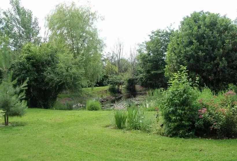 Aamiaismajoitus (B&B) Les Roberderies