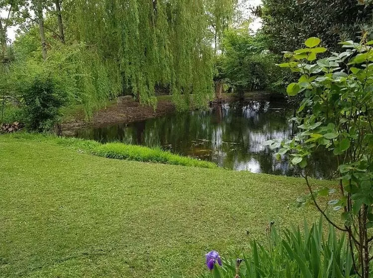 Aamiaismajoitus (B&B) Les Roberderies