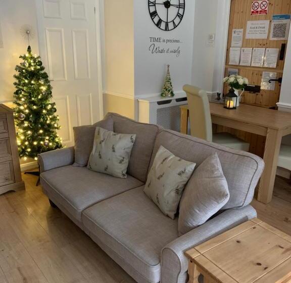 민박 Meerkat Manor