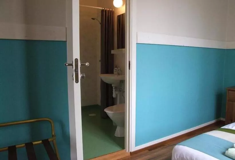 Aamiaismajoitus (B&B) Skålleruds Gård