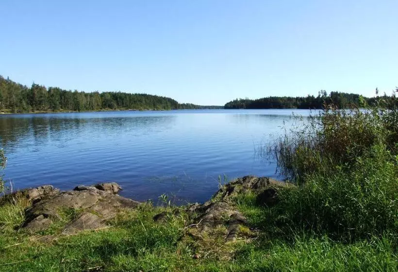 Aamiaismajoitus (B&B) Skålleruds Gård