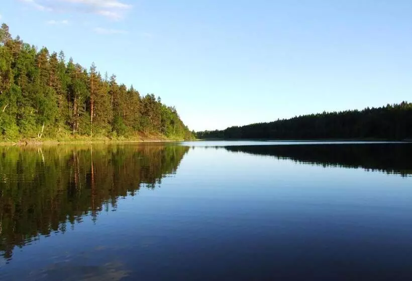 Aamiaismajoitus (B&B) Skålleruds Gård