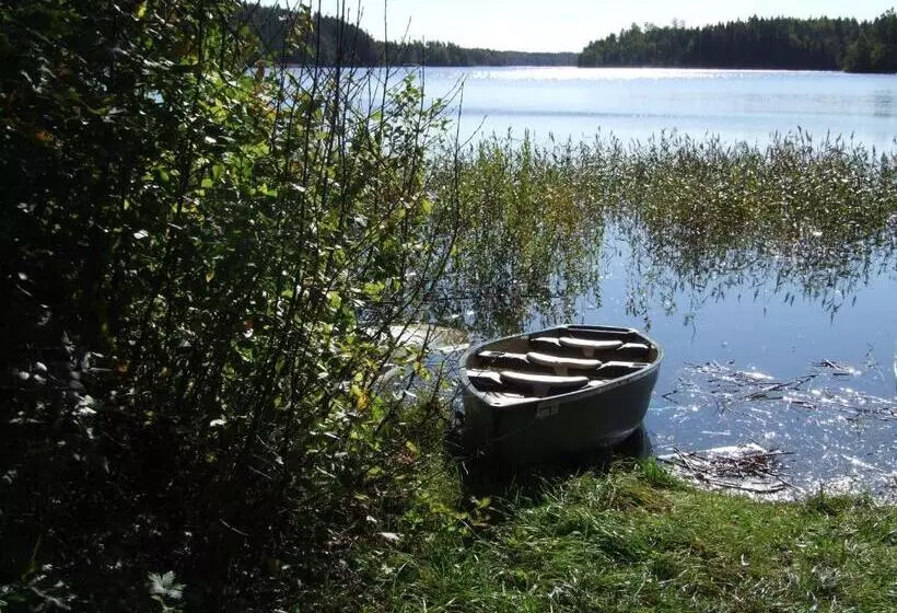 Aamiaismajoitus (B&B) Skålleruds Gård