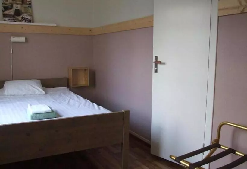 Aamiaismajoitus (B&B) Skålleruds Gård