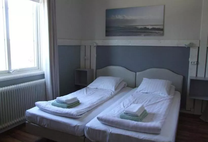 Aamiaismajoitus (B&B) Skålleruds Gård