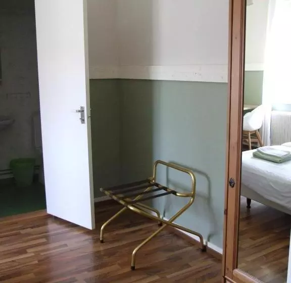 Aamiaismajoitus (B&B) Skålleruds Gård