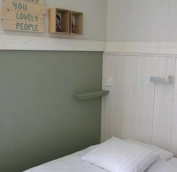 Aamiaismajoitus (B&B) Skålleruds Gård