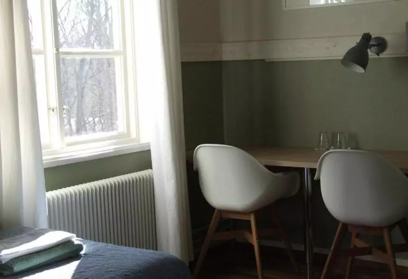 Aamiaismajoitus (B&B) Skålleruds Gård