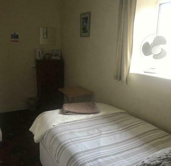 Bed and Breakfast The Penruddocke Arms