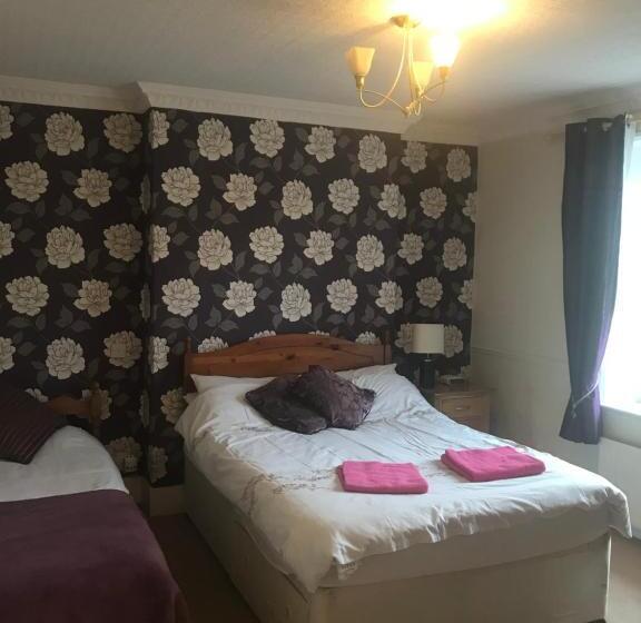 Bed and Breakfast The Penruddocke Arms