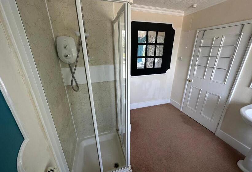 Bed and Breakfast The Penruddocke Arms