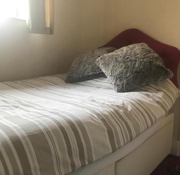 Bed and Breakfast The Penruddocke Arms