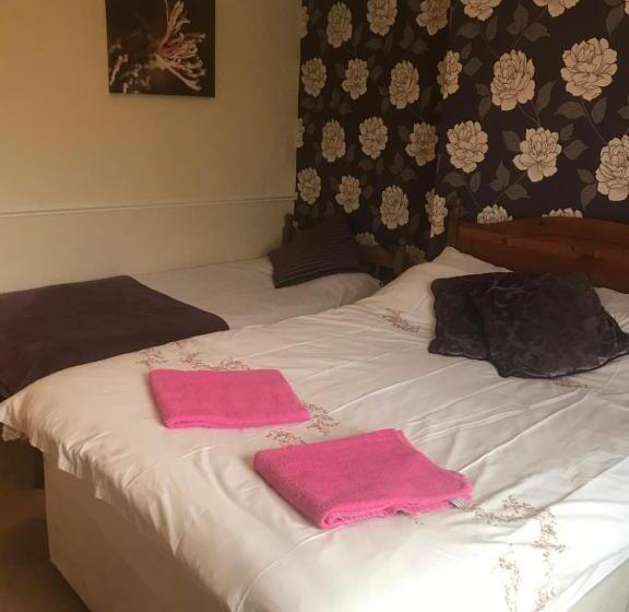 Bed and Breakfast The Penruddocke Arms