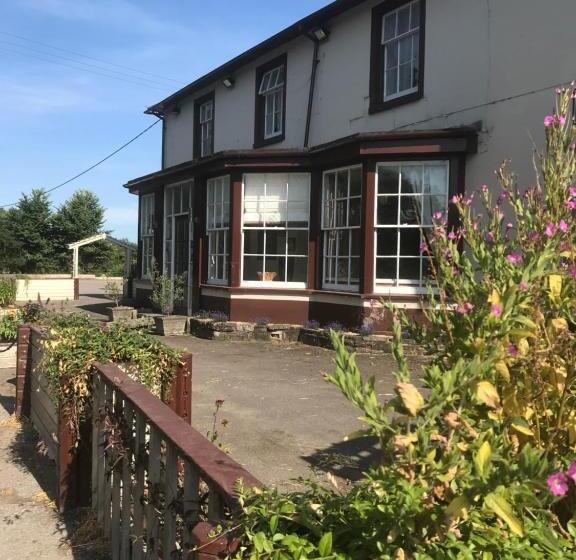 Bed and Breakfast The Penruddocke Arms